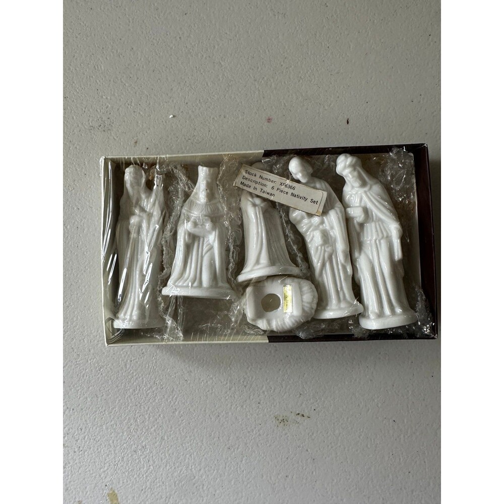 Vintage Giftco #XF6366 6 Piece Glazed White Bisque Porcelain Nativity Set